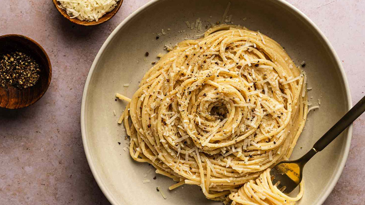 Σπαγγέτι cacio e pepe - Γόβα Στιλέτο