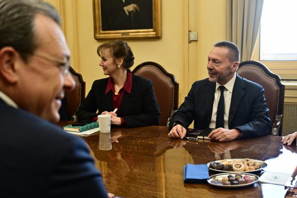 Φάμελλος σε Στουρνάρα: Παράλογο τα κέρδη των τραπεζών να είναι 4,5 δισεκατομμύρια ευρώ τον χρόνο