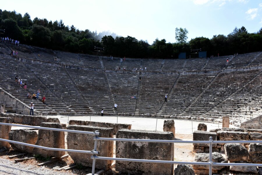 ΑΣΚΗΣΗ ΠΡΟΛΗΠΤΙΚΗΣ ΑΠΟΜΑΚΡΥΝΣΗΣ ΕΠΙΣΚΕΠΤΩΝ ΣΤΗΝ ΑΡΧΑΙΑ ΕΠΙΔΑΥΡΟ .(ΒΑΣΙΛΗΣ ΠΑΠΑΔΟΠΟΥΛΟΣ/EUROKINISSI)