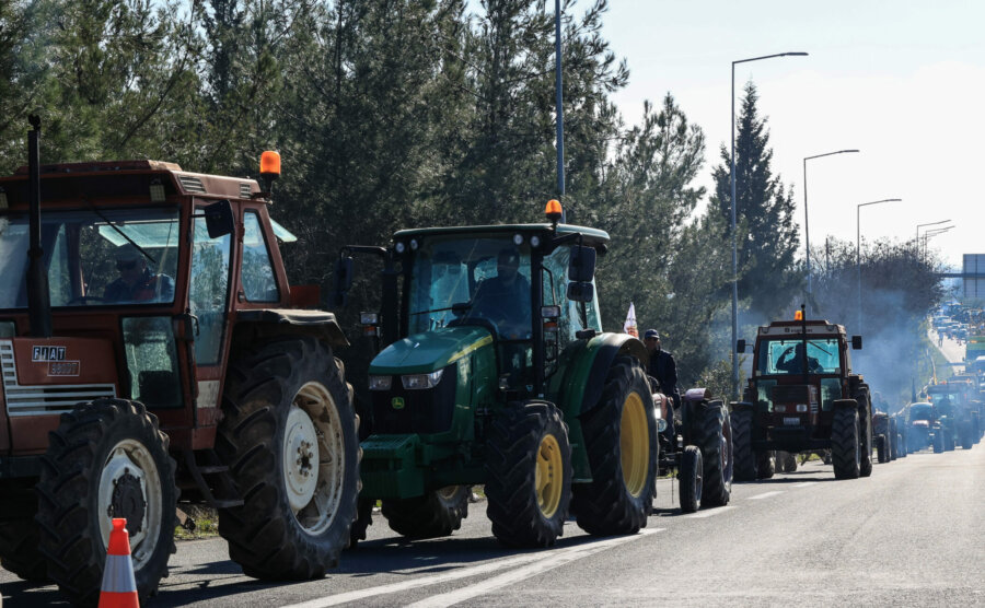 [375177] ΚΙΝΗΤΟΠΟΙΗΣΗ ΑΓΡΟΤΩΝ ΣΤΟΝ ΚΟΜΒΟ ΤΗΣ ΓΥΡΤΩΝΗΣ ΣΤΟ Ν. ΛΑΡΙΣΑΣ  (EUROKINISSI)