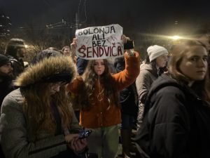 Σερβία: Μαζικές διαδηλώσεις φοιτητών και αντιδιαδήλωση υποστηρικτών του Βούτσιτς – Τραυματίσθηκε φοιτήτρια