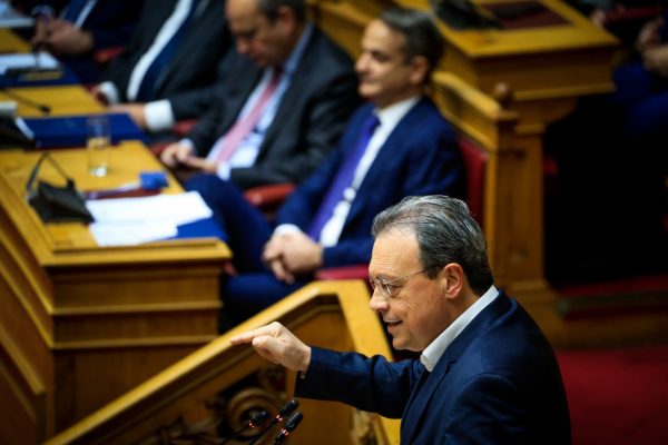 Φάμελλος: Προ ημερησίας συζήτηση στη Βουλή για τα Τέμπη - Ο Μητσοτάκης θα έρθει να δώσει εξηγήσεις