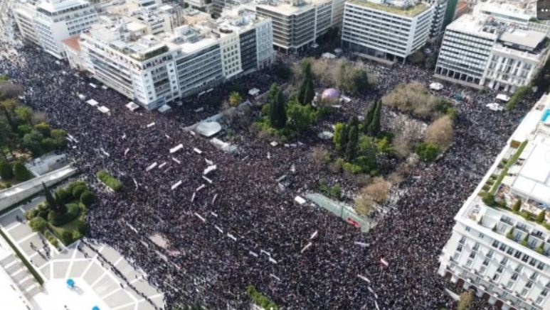 Τέμπη: Υπολογίζοντας το μέγεθος της συγκέντρωσης στο Σύνταγμα - Τεράστιο χάσμα με τις εκτιμήσεις της ΕΛ.ΑΣ.