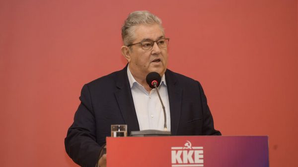 Κουτσούμπας: Το ΚΚΕ απλώνει το χέρι της ελπίδας, της αισιοδοξίας και του αγώνα ενάντια στην εκμετάλλευση