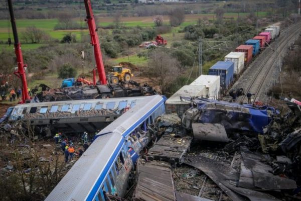 Αντιπαράθεση για τα Τέμπη: Τι είπαν Βούλτεψη, Πάνας και Μπάρκας