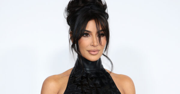 Η Kim Kardashian επιβεβαίωσε ότι το flipped bob είναι μία από τις πιο hot τάσεις του 2025