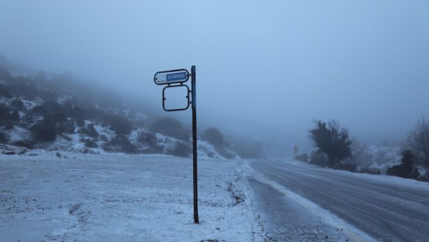 Καιρός: Κλειστή λόγω παγετού η λεωφόρος Πάρνηθας