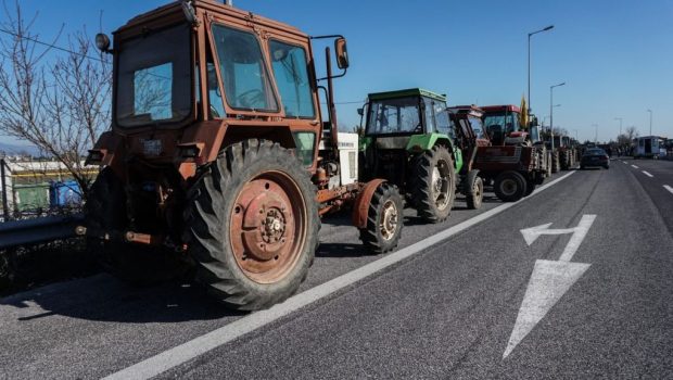 Αγρότες: Παραμένουν στα μπλόκα της Κεντρικής Μακεδονίας – Συμβολικός αποκλεισμός του δρόμου Νάουσας – Σκύδρας