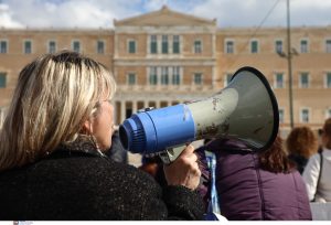 Δημοσκόπηση: Αντιμέτωπη η κυβέρνηση με τείχος οργής της κοινωνίας για ακρίβεια και Τέμπη – Δεν πείθει το ΠΑΣΟΚ