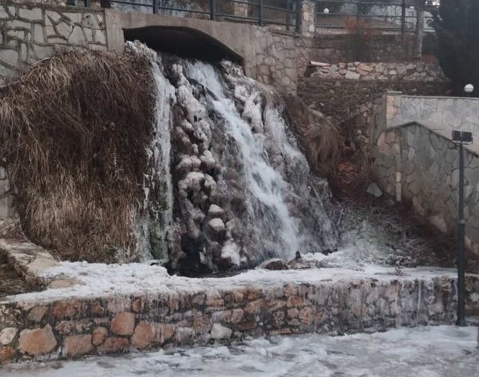 Κακοκαιρία Coral: Μοναδικό θέαμα στη Ρόδο - Το κύμα ψύχους πάγωσε τα λουλούδια