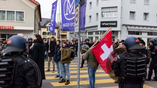 Ελβετία: Διαδήλωση στον τόπο κατοικίας της αρχηγού της ακροδεξοάς AfD - Επεισόδια και προπηλακισμοί