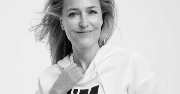 Η Gillian Anderson είναι η νέα παγκόσμια πρέσβειρα της L’Oréal Paris