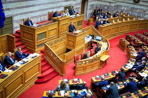 Ανοίγουν οι γραμμές μεταξύ των αρχηγών για τη μομφή – Την παραίτηση Μητσοτάκη ζητά ο Φάμελλος – Συνεδριάζει το Εκτελεστικό Γραφείο του ΣΥΡΙΖΑ