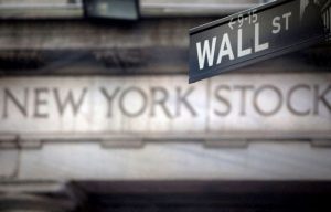 Πώς η Wall Street βγάζει εκατομμύρια στοιχηματίζοντας κατά των πράσινων νόμων