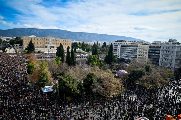 Δημοσκόπηση: Δικαιοσύνη και τιμωρία των ενόχων για τα Τέμπη ζητά το 76% των διαδηλωτών – Το 78% θέλει αλλαγή κυβέρνησης