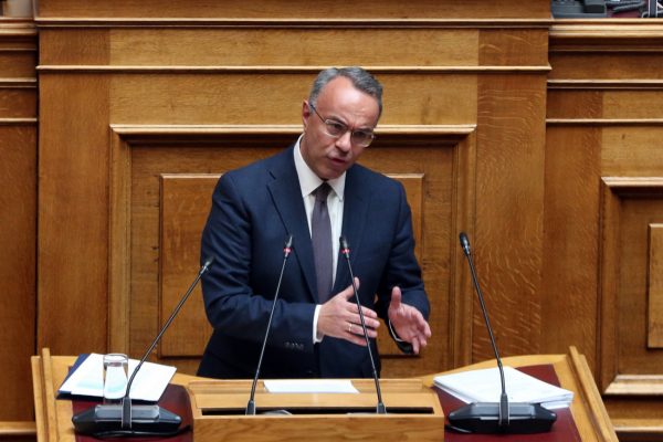 Σταϊκούρας: Ναι, εγώ μετακινούμαι με τα τρένα – Κάνουμε ότι μπορούμε ως κυβέρνηση