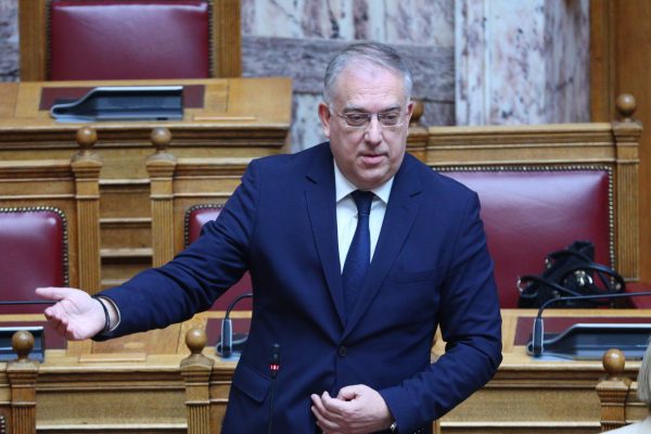 Θεοδωρικάκος: Πρόστιμα έως 3 εκατ. ευρώ αν δεν υπάρχουν «πραγματικές εκπτώσεις» και «αληθινές προσφορές»