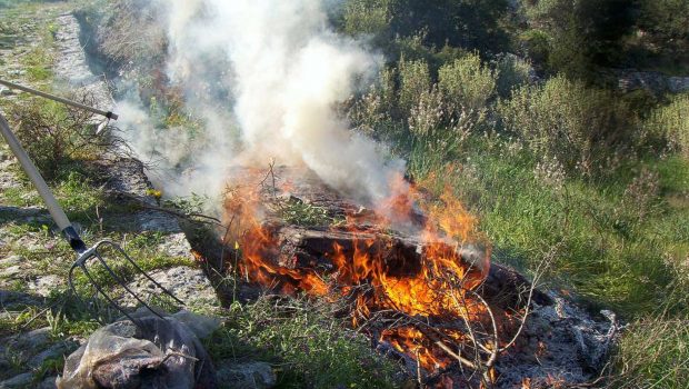 Έκτακτη σύσκεψη Κικίλια για τον κίνδυνο πυρκαγιών τις επόμενες ημέρες – Απαγόρευση καύσης καλλιεργειών