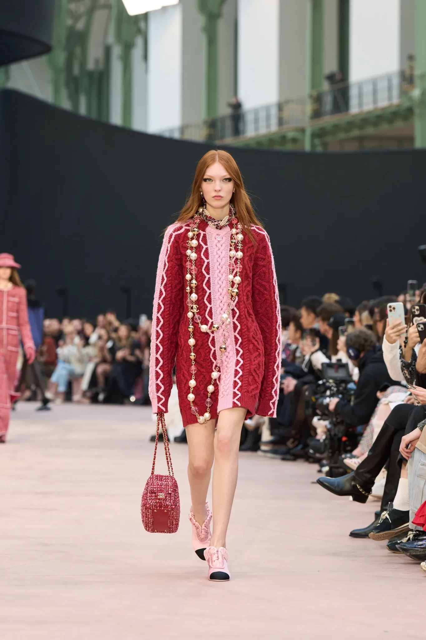 Chanel - Paris Fashion Week: Το μακιγιάζ των μοντέλων είχε rock χαρακτήρα