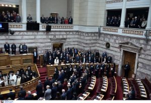 Βουλή: Με άδεια έδρανα η ορκωμοσία Τασούλα