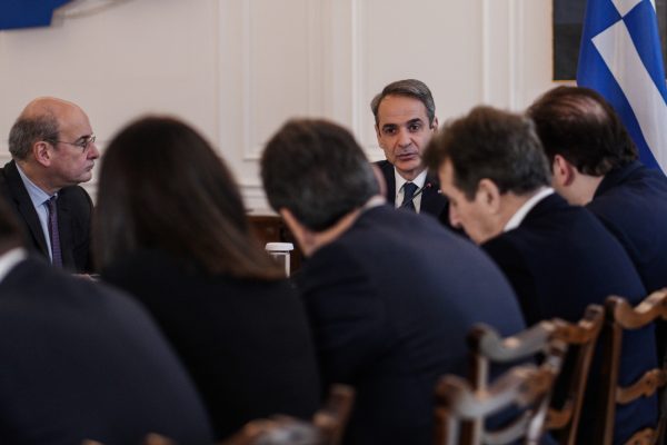 Ανασχηματισμός: 13 αμετακίνητοι υπουργοί στα… 21 υπουργεία, πέρα-δώθε υπουργών και αλλαγές υφυπουργών