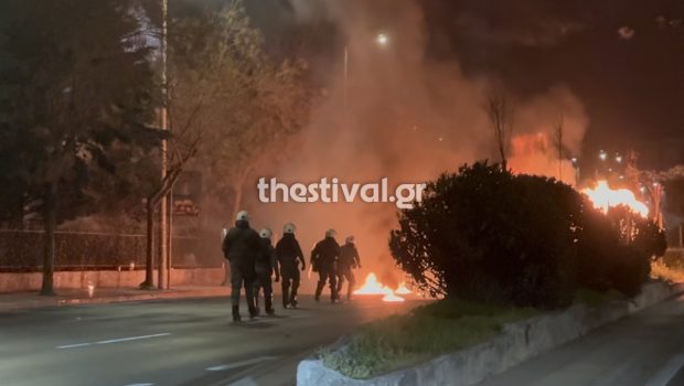 Επεισόδια τα ξημερώματα στη Θεσσαλονίκη - Δύο αστυνομικοί τραυματίες