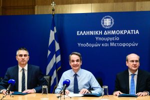 Στο υπουργείο Υποδομών και Μεταφορών ο Μητσοτάκης