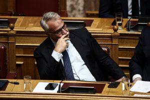 Μάκης Βορίδης: Πρώτο δείγμα γραφής με τη διαγραφή διάταξης για τους μετανάστες και την άδεια παραμονής