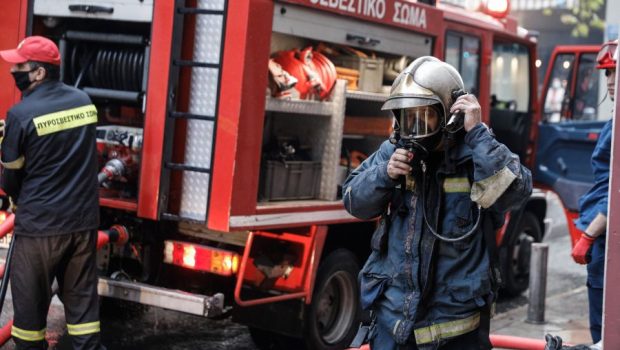 Φωτιά στη Θεσσαλονίκη: Ξέσπασε σε διαμέρισμα στην Πολίχνη - Στο νοσοκομείο δύο παιδιά