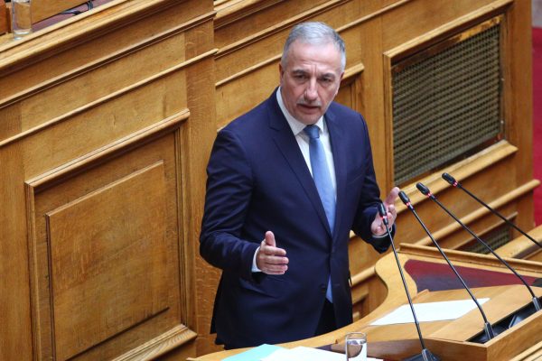 Ο Καλαφάτης υφυπουργός Ανάπτυξης στη θέση του Δοξιάδη