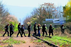 Κάθε πόρτα, κάθε σπίτι έχει το δικό του πένθος